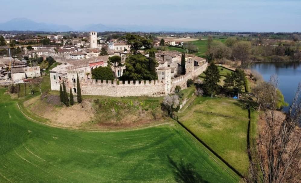Pace, Luminosita E Comodita A Due Passi Dal Garda Volta Mantovana Exterior foto